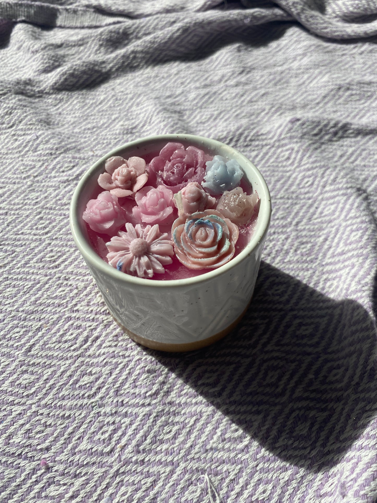 Classic candle | ceramic, white & pink