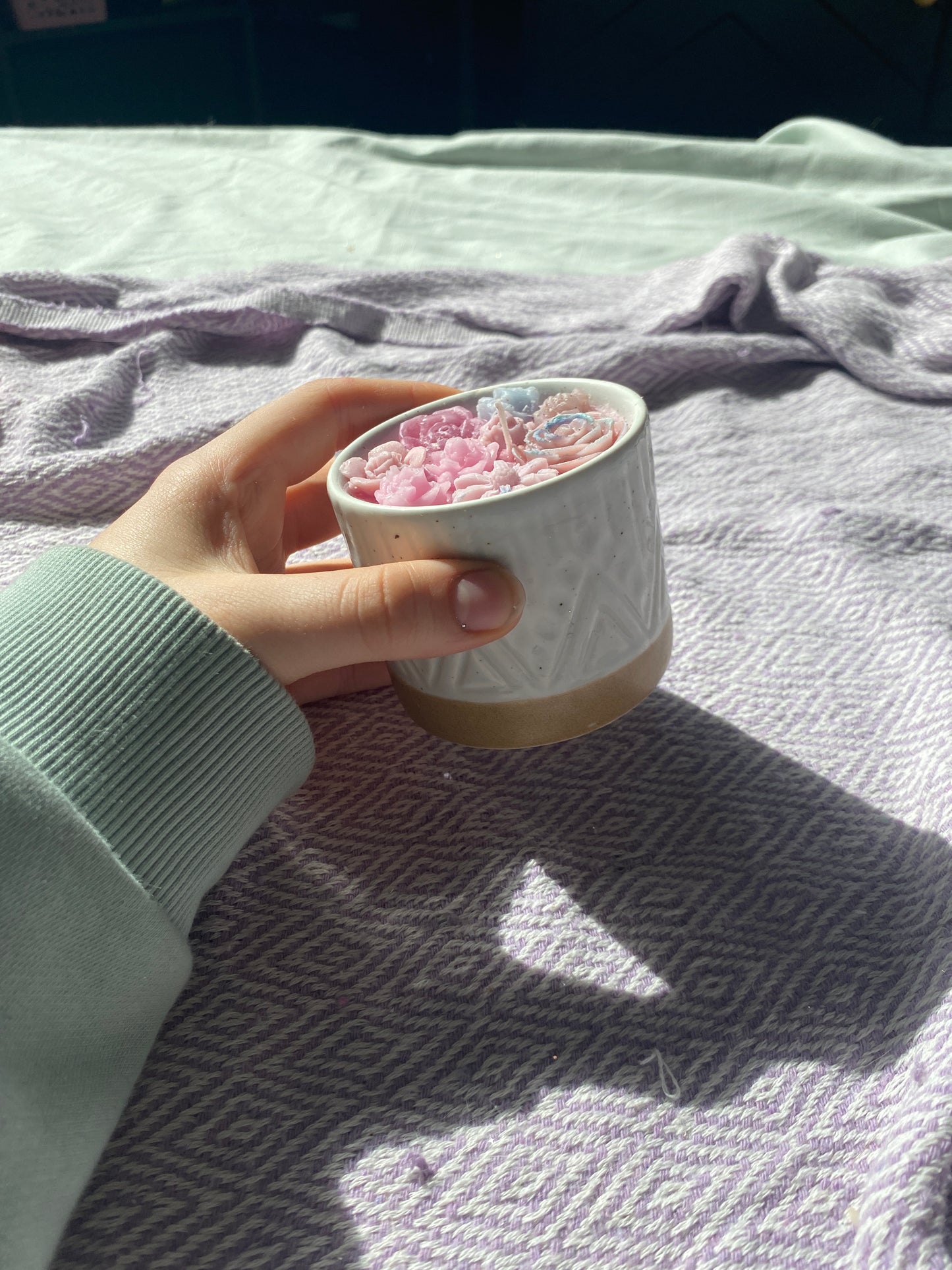 Classic candle | ceramic, white & pink
