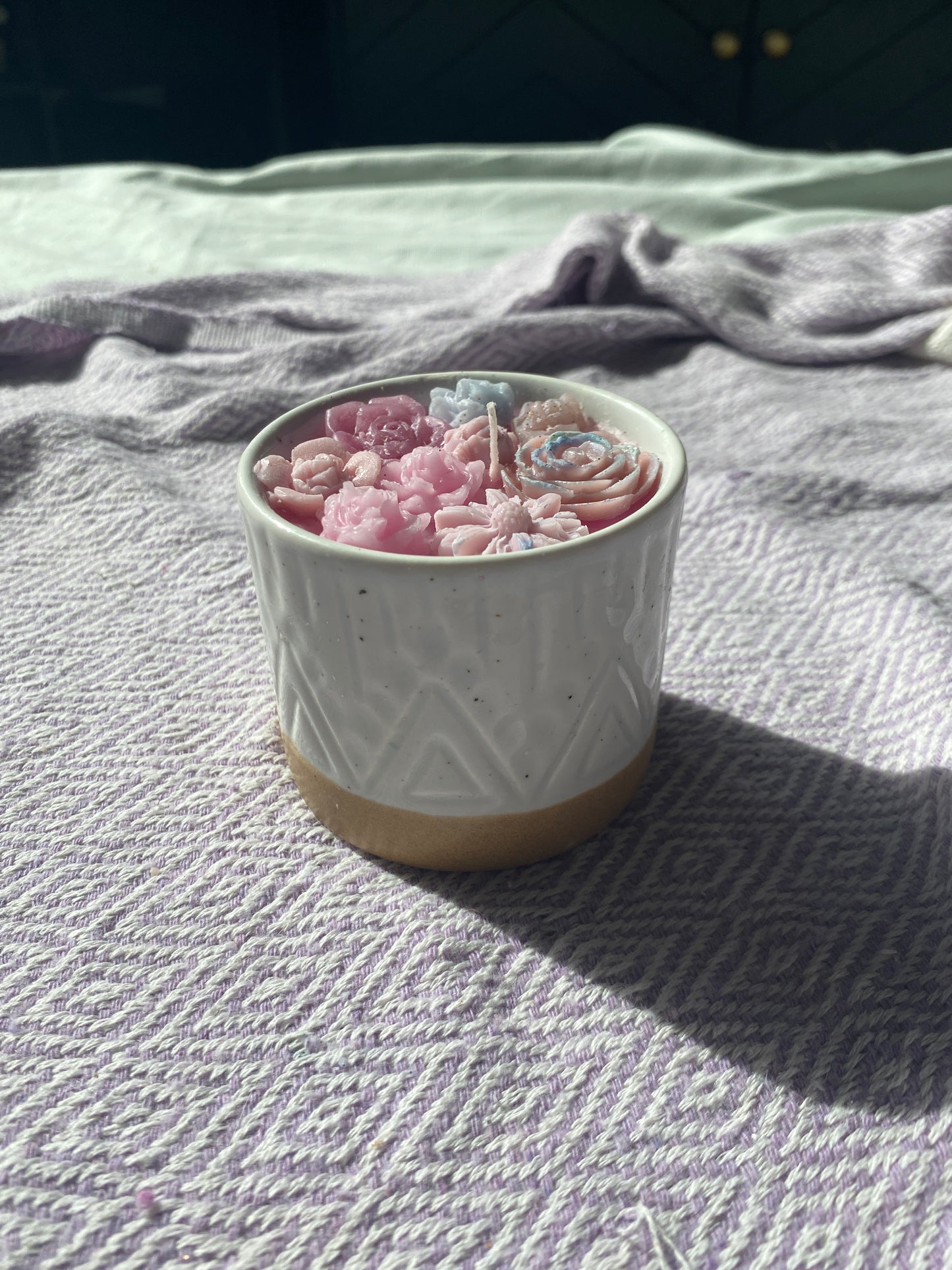 Classic candle | ceramic, white & pink