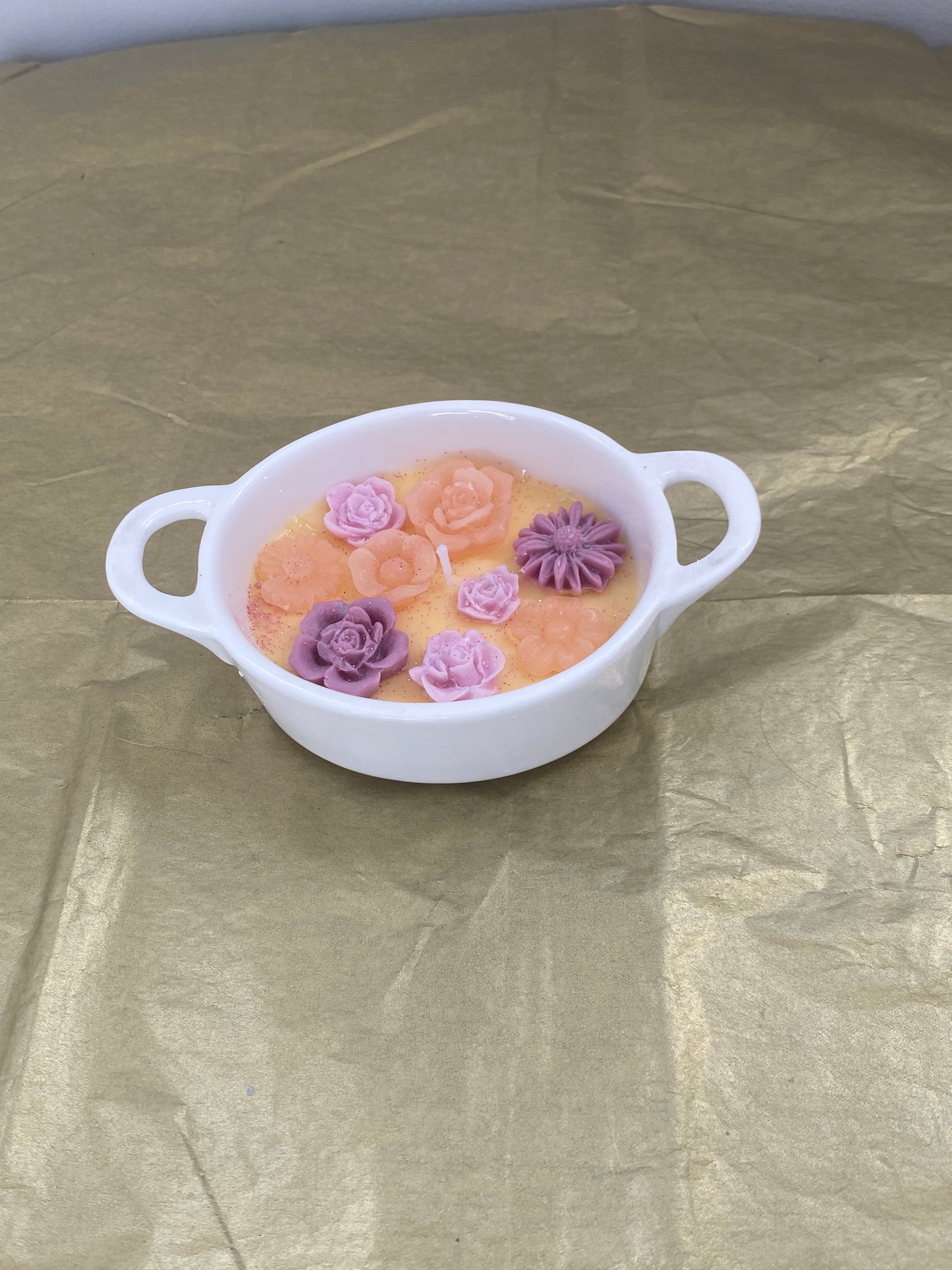 Ceramic dish candle with lid | White, yellow, pink