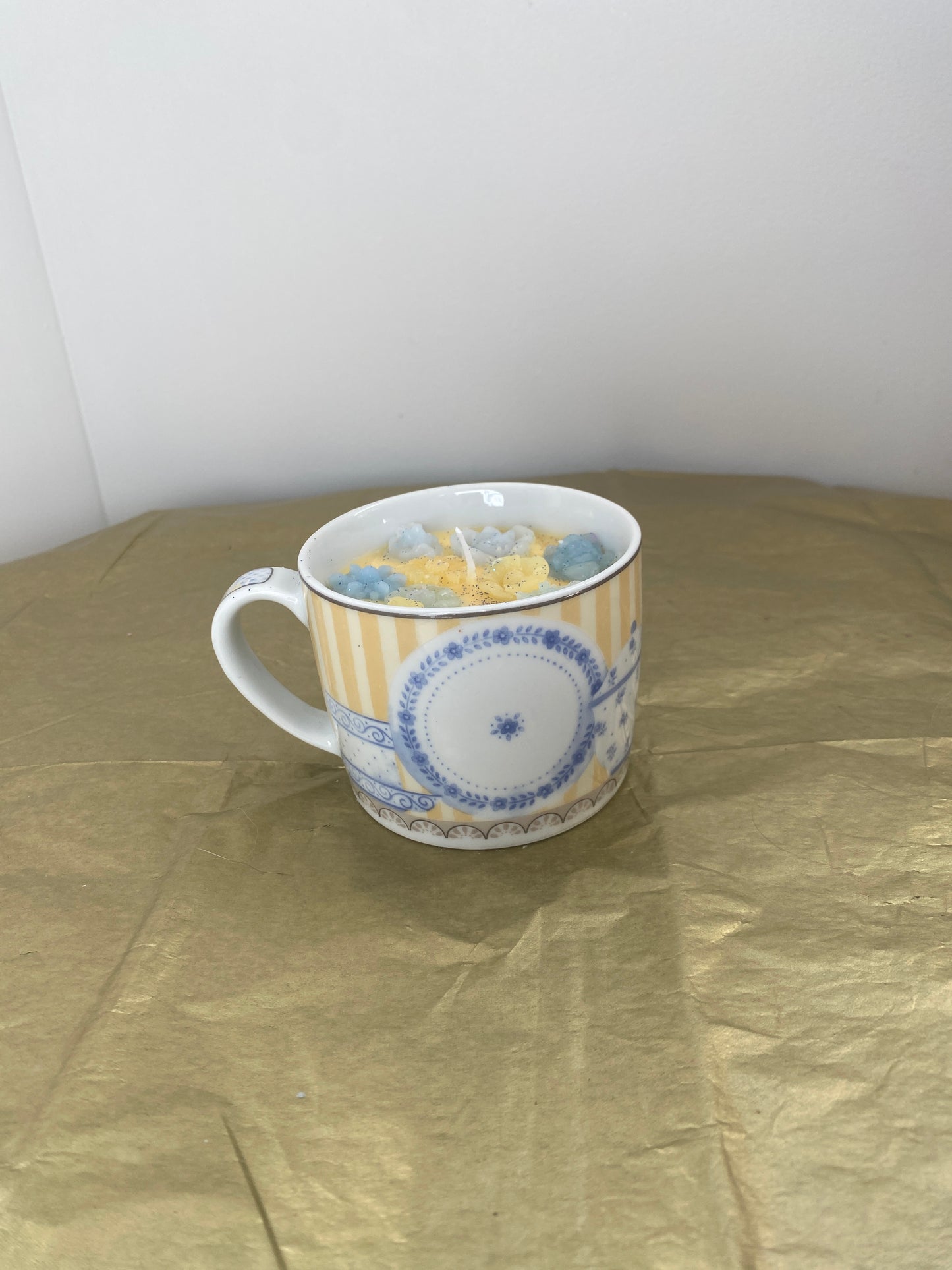 Ceramic teacup candle, with plate | Blue, white & yellow