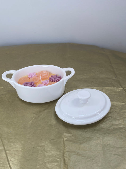 Ceramic dish candle with lid | White, yellow, pink