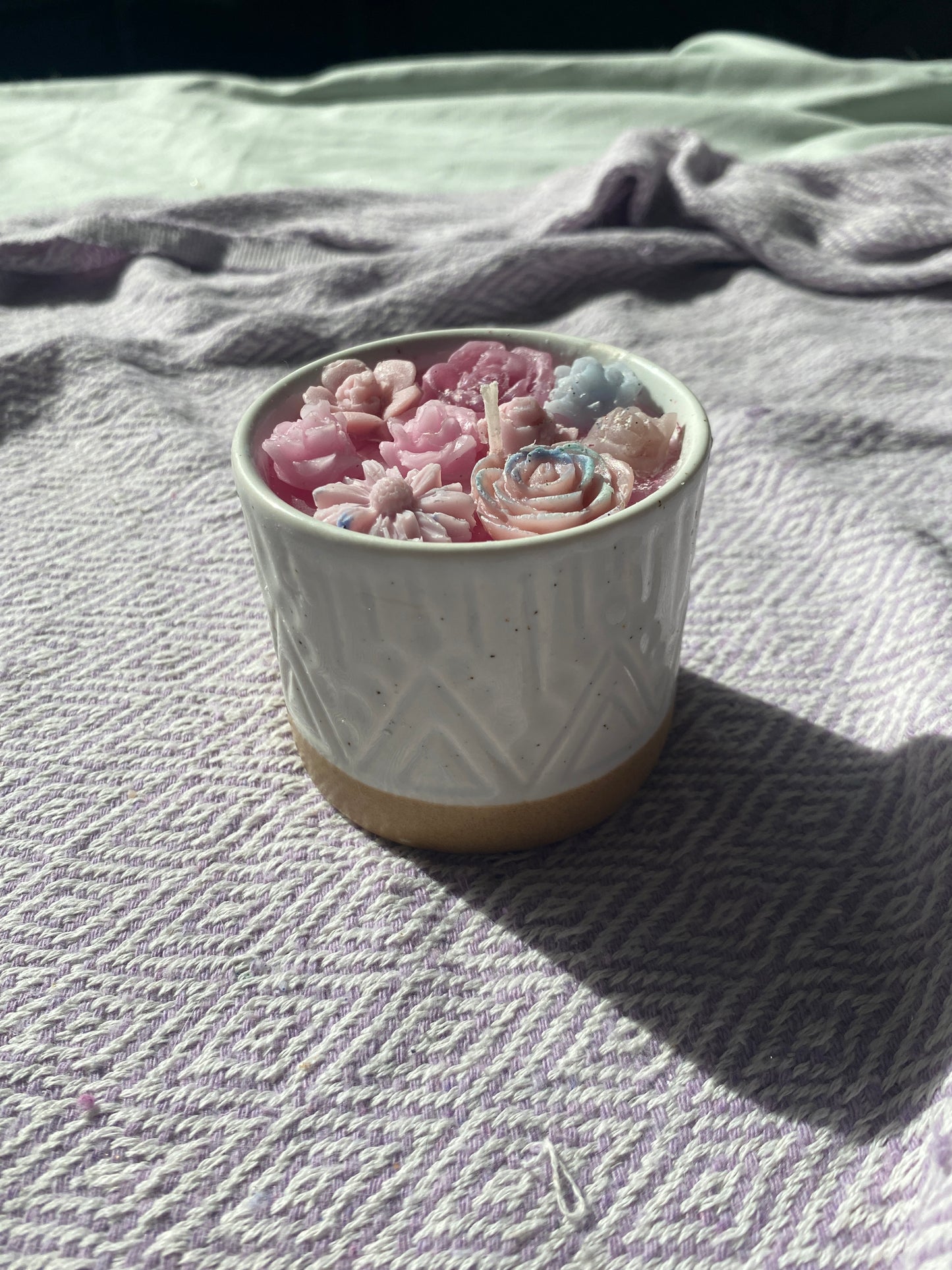 Classic candle | ceramic, white & pink