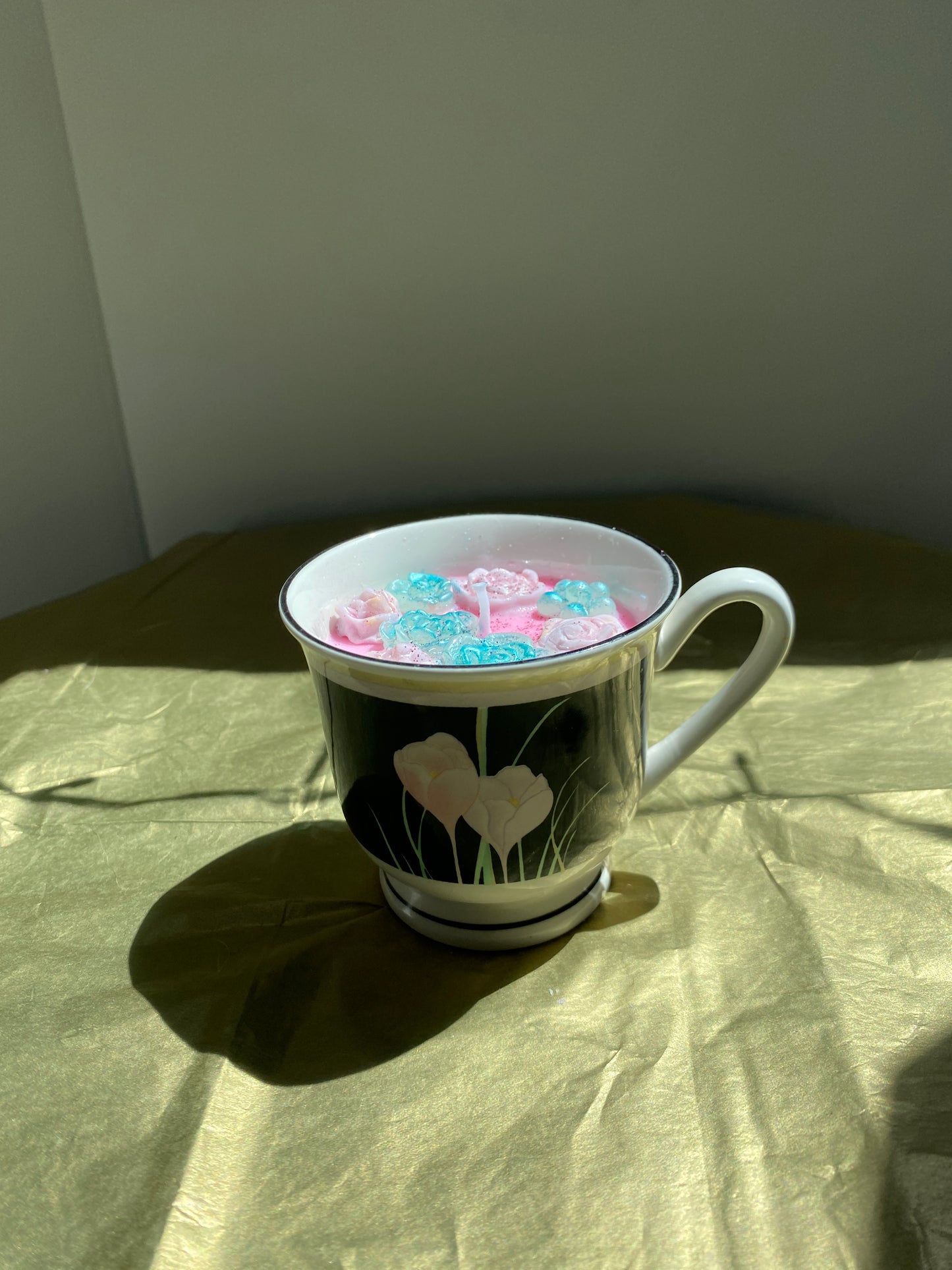 Ceramic teacup candle | Black & pink floral